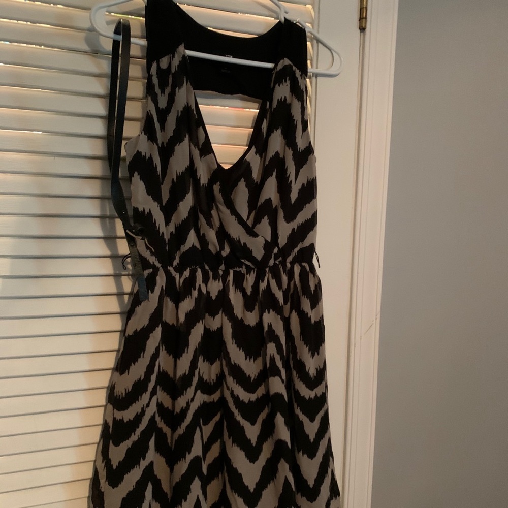Flowy dress with detachable belt